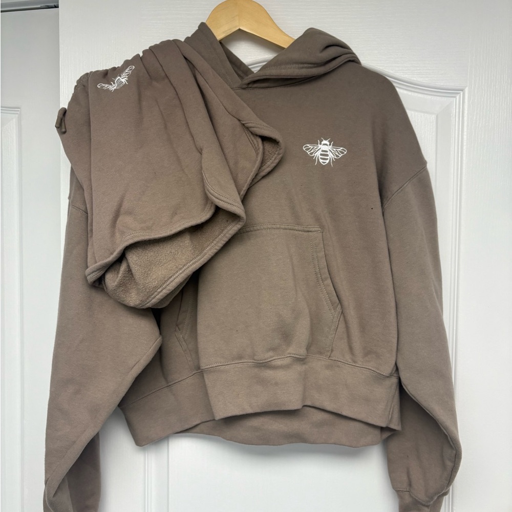 Brown Hoodie and Sweatpants Set with Bee Embroidery